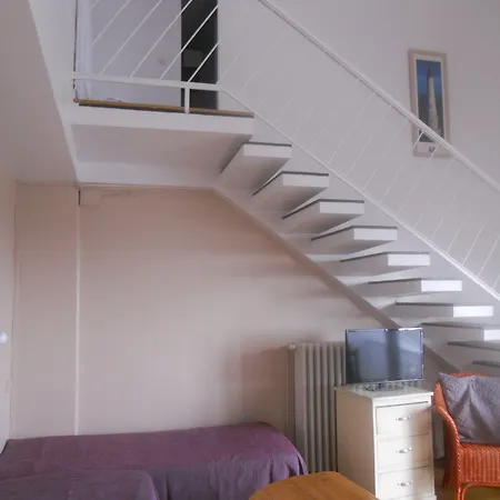 Brit Hermitage فندق