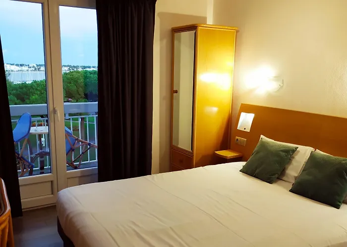 Brit Hermitage 3* Руаян