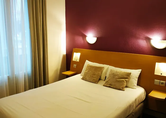 Brit Hermitage Готель Руаян